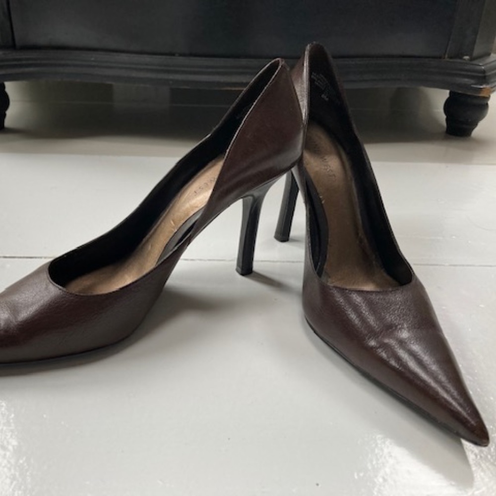 Who doesn't need a basic Brown leather pump?